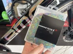 SRAM Chaîne 12v RED Rainbow 114 Maillons -Bicyclette Pièces Magasin sram chaine 12v red rainbow 114 maillons 2